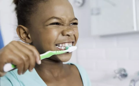 How to Teach Kids to Brush Their Teeth the Right Way